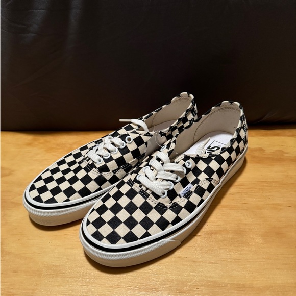 Brand New Vans Authentiec Checkered - Picture 3 of 4